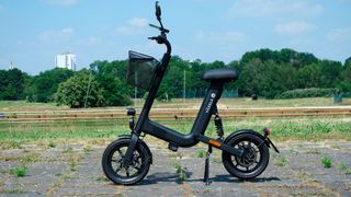 Mit seinem einfachen, klaren und symmetrischen Design ist das Vässla Bike ein optisch interessantes Zweirad. (Bild: Mario Hommen/sp-x)