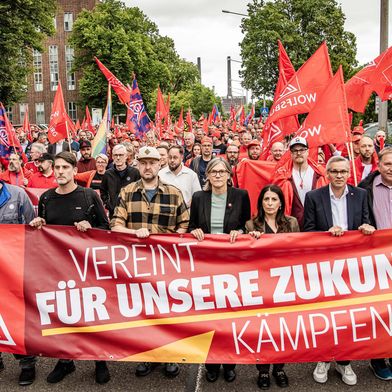 Am 9. Juli protestierten an allen deutschen Standorten von Volkswagen Vertrauensleute und Betriebsräte der IG Metall gegen geplante Werksschließungen und Jobabbau. (Bild: Heiko Stumpe)