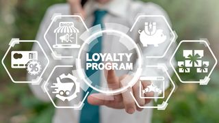 loyalty-program-shopping-earn-points-return-money-concept-businessman-touches-loyalty-program-words-button-on-virtual-screen-stockpack-adobe-stock-scaled (Quelle: wladimir1804 - Adobe Stock)