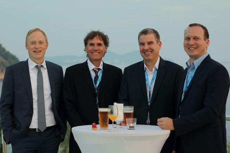 (v. l.) Sebastian Fiene (Sophos) genießt den Abend mit Ralf Luithle (Luithle + Luithle) sowie Christian Ederer und Sascha Odenthal (beide Infinigate Deutschland)  (Sophos)