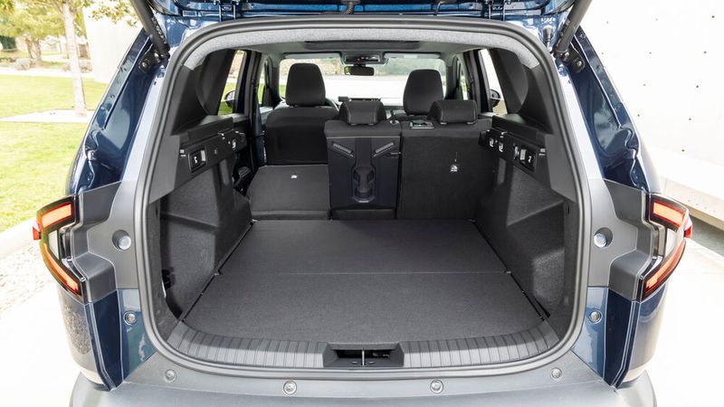 Der Kofferraum wird dem Modellnamen gerecht. (Bild: Dacia/Adrien Cortesi)