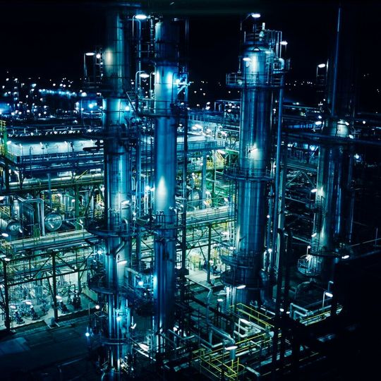 Die Versorgung von Berlin, Brandenburg und weiterer Regionen mit Treibstoff hängt an der Raffinerie in Schwedt, die bisher von russischem Öl aus der Pipeline Druschba abhängig ist.(Bild:  PCK)