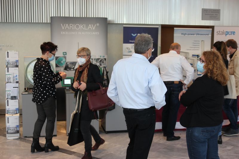 Wer die Messe in diesem Jahr verpasst hat, kann sich schon einmal den 19. Oktober 2022 vormerken. Dann wird die LAB-SUPPLY wieder nach Sindelfingen in die Stadthalle kommen.   Infos zu den kommenden LAB-SUPPLY-Messen finden Sie auf www.lab-supply.info.  (LABORPRAXIS, C. Lüttmann)