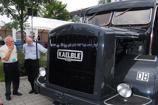 75 Jahre des Wandels: Zur Feier waren einige Oldtimer wie dieser Kaeble-Lkw ausgestellt. (Archiv: Vogel Business Media)