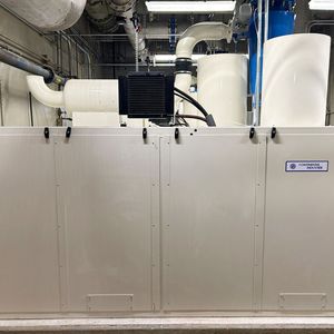 Turbokompressoren von Continental Industrie werden für den Klärbetrieb bei Bedarf auch gleich fertig eingehaust.(Bild:  Continental Industrie)