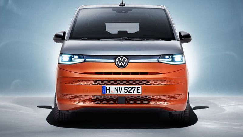 Der Bus nimmt vor allem bei der Frontgestaltung Anleihen beim Golf. (Bild: VW)