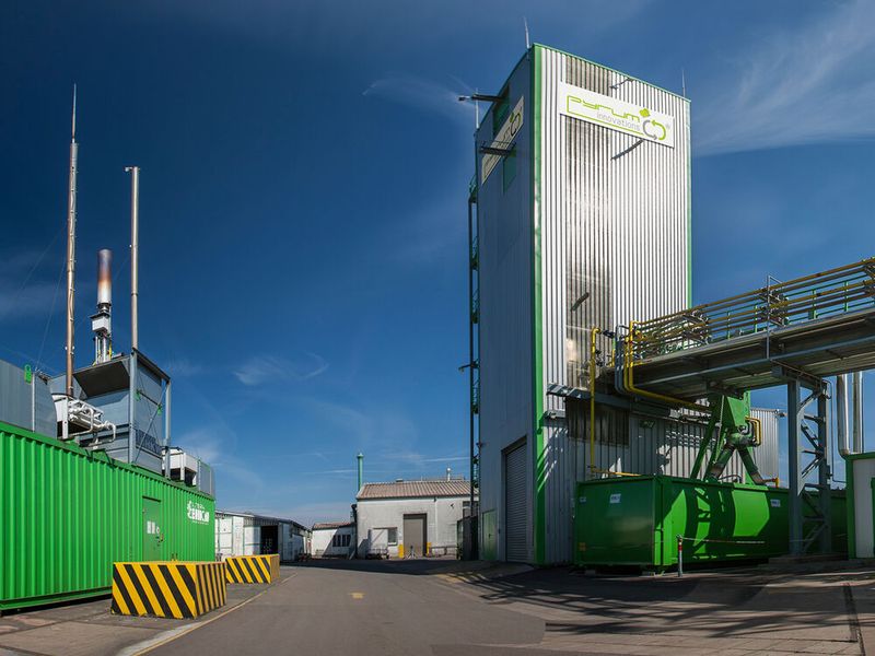 Altreifenrecycling mittels Pyrolyse, wie sie das Unternehmen Pyrum betreibt, erhöht die Zirkularität und spart CO2. (Bild: Pyrum)