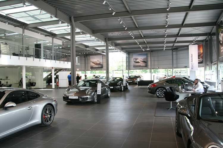 Das Porsche-Zentrum Recklinghausen in neuer Porsche-CI. (Foto: Hülpert)