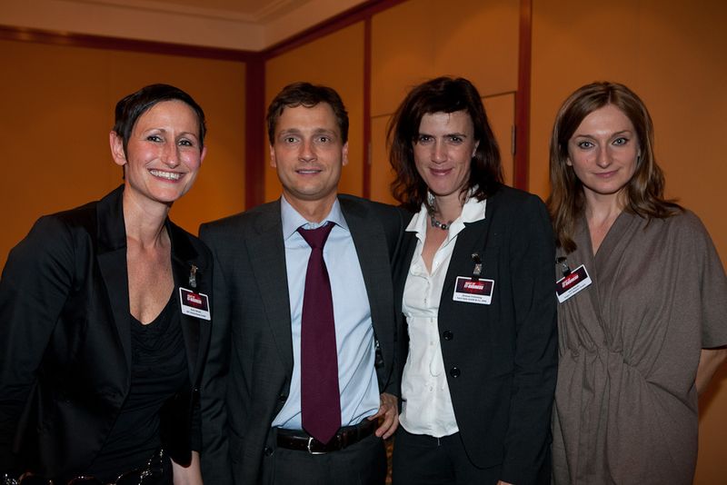 Karin Hernik (MGE) mit Marc Müller (Azlan), Simone Frömming (Tech Data) und Vera Nikolic (IT-BUSINESS) (Archiv: Vogel Business Media)