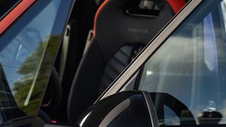 Die Klimabilanz rein elektrisch angetriebener Autos hat sich laut einer Studie deutlich verbessert. (Bild: Volkswagen)