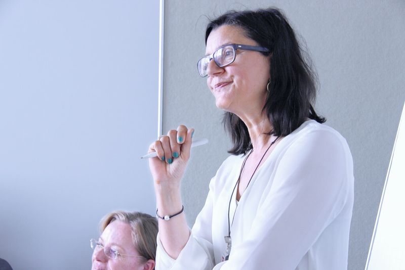 Regina Mehler, Gründerin und Inhaberin der Women Speaker Foundation entwickelte mit den Teilnehmerinnen eine Strategie für die Eigenvermarktung. (Bild: VIT)