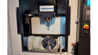 Maschinen-Wagner präsentiert auf der Metav 2020 in Halle 4 am Stand C09 einen eindrucksvollen Ausschnitt aus seinem umfangreichen Maschinenspektrum. Als Highlight wird unter anderem das 5-Achs-CNC-Bearbeitungszentrum WMC 5A von Wagner gehandelt. (Wagner)
