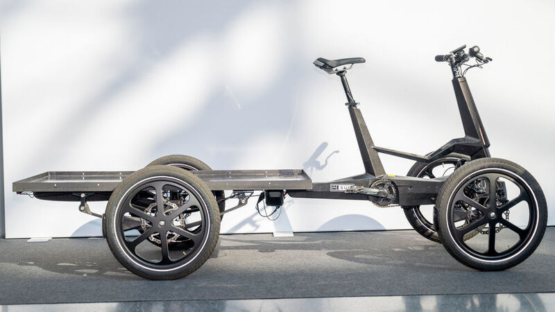 Mit dem SUM-X, einem vierrädrigen Lastenrad mit E-Antrieb von One Less, können bis zu 250 Kilo schwere Lasten transportiert werden. (Messe Friedrichshafen)