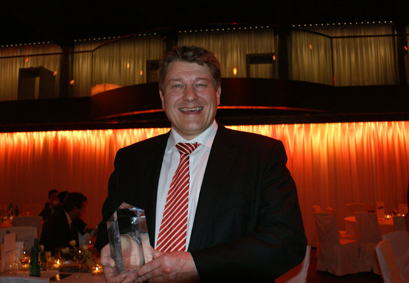 Auch hier strahlt ein Bewerber, der das erste Mal bei der Ausschreibung dabei war: Wilfried Cleres von Fujitsu Technology Solutions GmbH; er nahm den Preis in der Kategorie 2: 