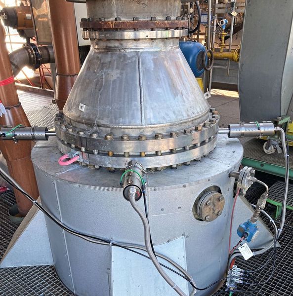 Über 140 Millionen Impulse: Das Spezialchemie-Unternehmen Lanxess hatte mit Ablagerungen in einem Wärmetauscher zu kämpfen und setzte zum Kampf gegen das Fouling auf Ultraschall. (Bild: Multi Sonic)