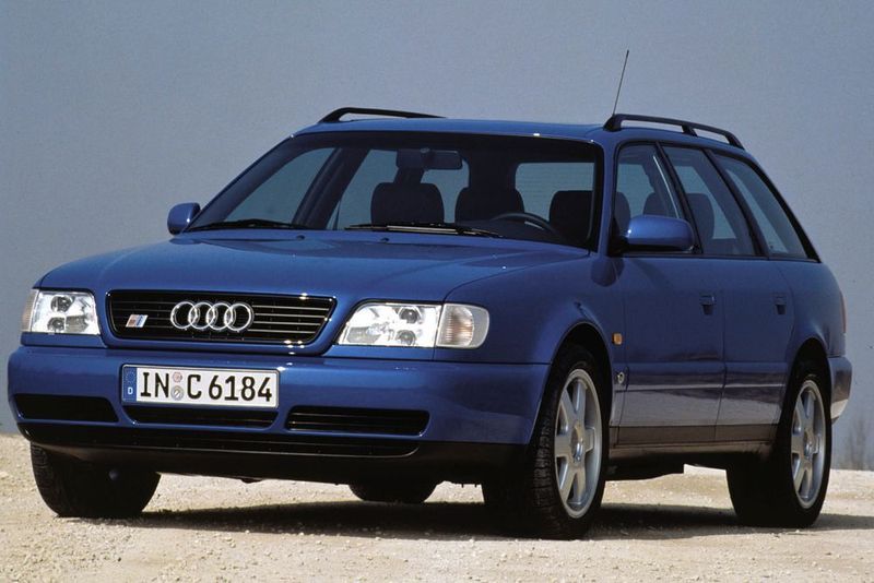Ebenfalls 1996 erschien der S6 Avant. (Audi)
