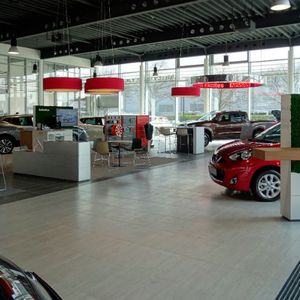 Übersichtliche Ausrichtung: Helle Räume dominieren den Hauptsitz der Autohausgruppe Günther im Ausschläger Weg in Hamburg. (Bild:  Autohaus Günther)