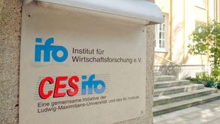 Materialmangel! Das Münchener Ifo-Institut hat deutsche Unternehmen gefragt, wie es mit kritischen Rohstoffen aussieht. Seit Oktober hat sich demnach der Druck auf die Unternehmen verstärkt, was vor allem an Chinas Strategien liegt. (Bild: Ifo)