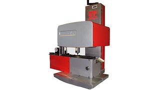 Markiersystem für erhabene Prägung mit Schildmagazin und Zuführung. (Bild: Sic-Wostor Markiersysteme)
