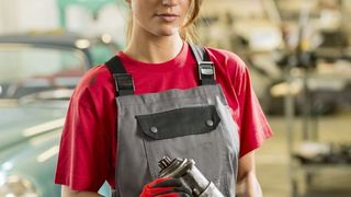 Ein Ausbildungsbetrieb trägt Sorge für das Wohlergehen der Azubis. Dazu gehört auch die passende Arbeitskleidung.  (MEWA Textil-Service AG & Co. Management OHG)