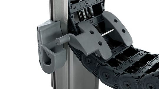 Der TKVG ist für Energieketten Uniflex Advanced 1555 ausgelegt. Zu haben ist er ab einer Innenbreite von 75 Millimetern und einem Krümmungsradius von 125 Millimetern.(Bild:  Tsubaki Kabelschlepp)