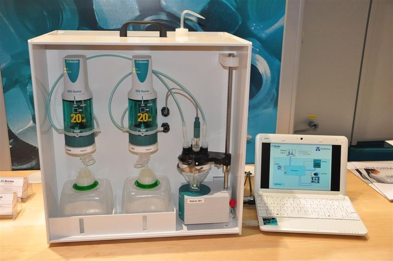 Das Metrohm MiniLab ist ein quasi mobiles Labor mit einer Standfläche von nur 450 x 290 mm. (Archiv: Vogel Business Media)