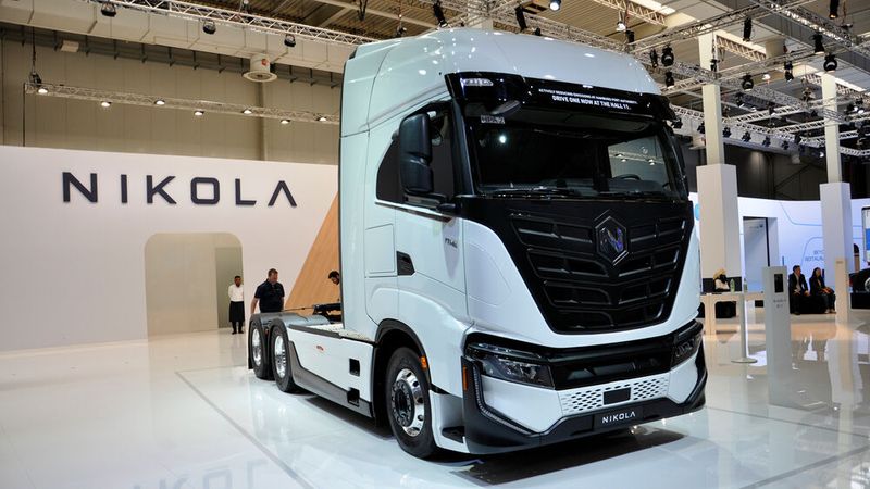 Der Elektro-Lkw-Hersteller Nikola hat sich bei Tre BEV mit Iveco zusammengetan. Die ersten Modelle wurden bereits ausgeliefert. (Bild: Wehner/Vogel Communications Group)