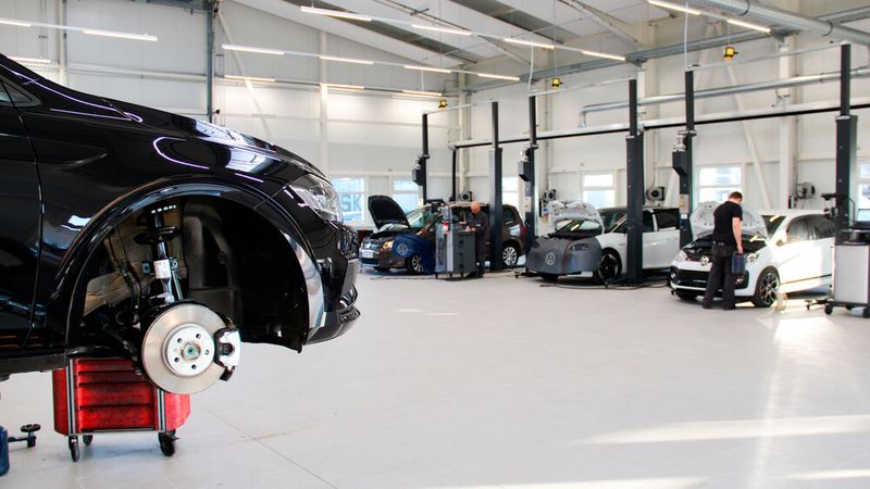 Für den Content bei Tiktok zieht das Team immer wieder Situationen aus dem Autohaus-Alltag heran. (Bild: Autohaus Stoppanski)