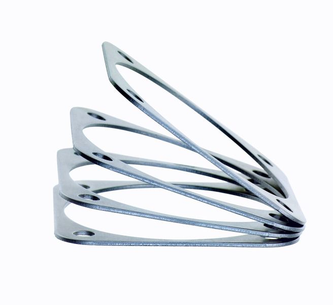 Paketierte Zwischenlagen werden wie ein Abreißkalender getrennt. Sie können jedoch auch mithilfe von Kabelbindern gebündelt werden. (Martin)