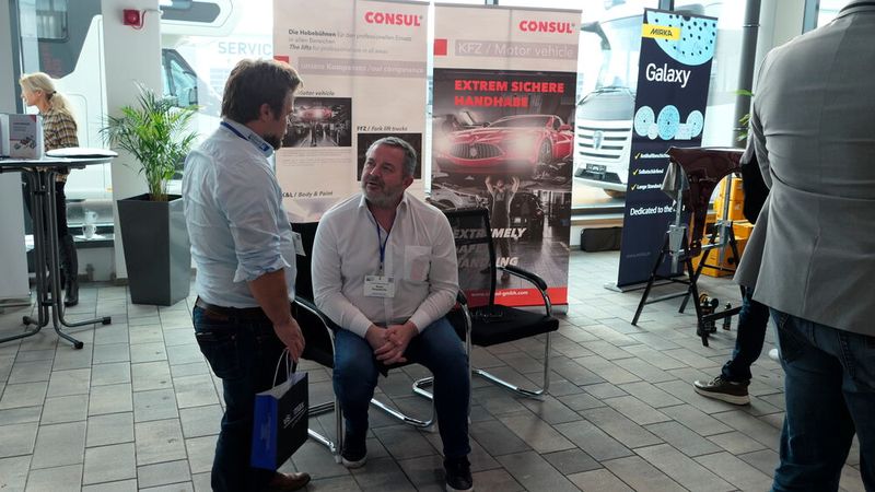 Schwerere Reisemobile anheben? Für die Hebebühnen von Consul ist das kein Problem. (Bild: Wenz - VCG)