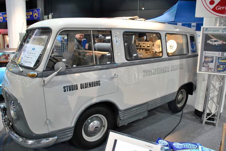 Automobiles wie regionales Schmankerl: Ein Rundfunkübertragungswagen auf Basis eines Ford Transit der ersten Serie. (Dominsky/»kfz-betrieb«)