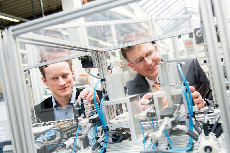 Ideales Arbeitsumfeld für „Ingenieure 4.0“: Das Top Employers Institute zertifizierte das Elektronikunternehmen Weidmüller in diesem Jahr zum siebten Mal in Folge als Top-Arbeitgeber für Ingenieure. (Bild: Weidmüller)