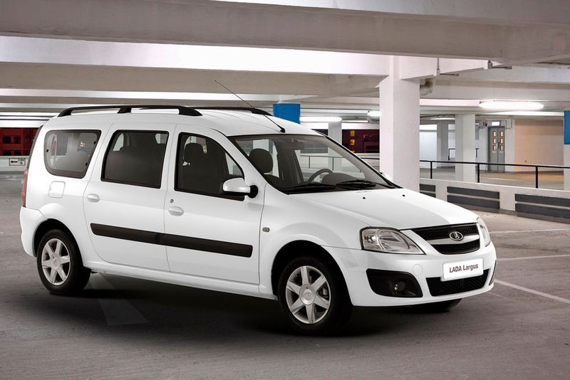 Platz drei im Lada-Ranking ist der Lada Largus. Die Optik erinnert nicht ganz zufällig an den Dacia Logan MCV, schließlich gehören Dacia wie Lada zum Renault-Konzern. (Bild: Avtovaz)