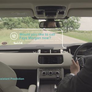 JLR arbeitet an einer Butler-Funktion: Das System synchronisiert sich mit dem Smartphone-Kalender - und erinnert den Fahrer an einen Anruf, den er jetzt machen sollte.