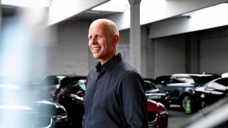 Gebrauchtwagencoach Patrick Heun ist als Experte für den Einsatz von KI dabei und stellt am Kongresstag sein Buch zum Thema Gebrauchtwagenmanagement vor. (Bild: PROEA Gebrauchtwagencoach)