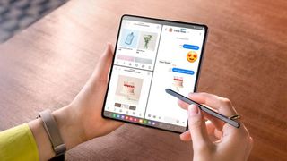 Faltbare Smartphones sind gefragt und die Entscheidung für den Kauf eines Falt-Phones sollte gut überlegt werden. (Bild: Samsung)