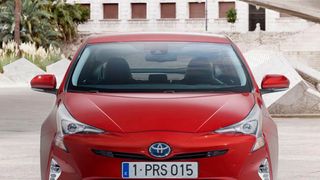 Der Prius IV muss in die Werkstatt. (Toyota)