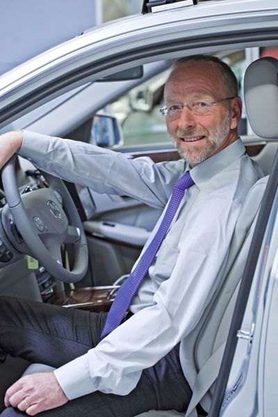 Dr. Uwe Franke von der Daimler AG will das Autofahren sicherer machen und hat deshalb ein Fahrerassistenzsystem entwickelt.  (Bild: Deutscher Zukunftspreis, Ansgar Pudenz)