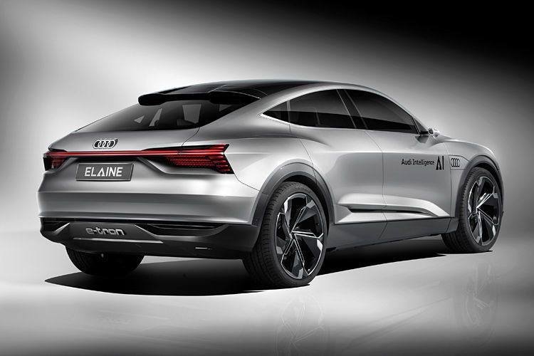 Mit 4,90 Meter Außenlänge, 1,98 Breite und eine Höhe von 1,53 Meter bei einem Radstand von 2,93 Meter positioniert sich das Konzeptfahrzeug im C-Segment, also nahe am Audi A7. (Audi)
