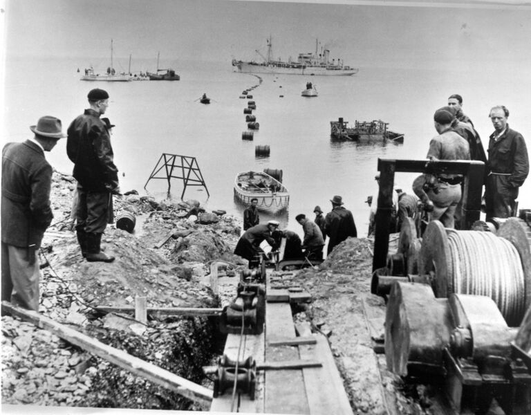 1950: Die Verlegung der ersten HVDC bei Gotland. (ABB)