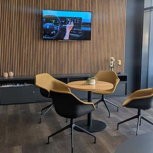 Ohne Vertriebsvertrag muss Brunkhorst keine CI umsetzen, sondern konnte das Autohaus individuell gestalten.(Bild:  Simon – VCG)