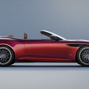 Die Höchstgeschwindigkeit beträgt 340 km/h.(Bild:  Aston Martin)