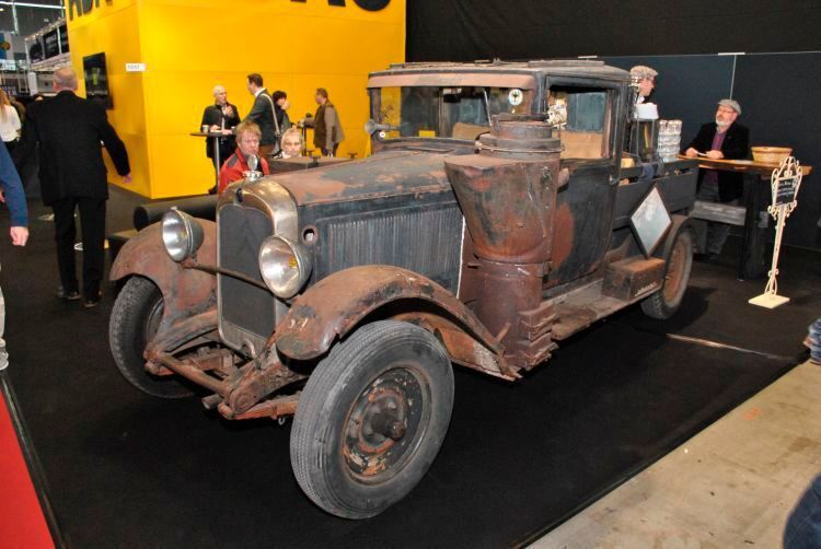 Zwar verbrannte das gute Stück einst keinen Benzin- oder Dieselkraftstoff, doch mit seinem Holzvergaser würde er – Stichwort Feinstaub – definitiv an der Einfahrt in deutsche Großstädte künftig gehindert werden. (Dominsky)