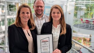 In den Top-10! Über die Platzierung unter den zehn besten „Top Mittelstandsunternehmen“ in Hessen freuen sich die geschäftsführenden Gesellschafter der Roth Industries (von links): Christin Roth-Jäger, Claus-Hinrich Roth sowie Dr. Anne-Kathrin Roth.  (Bild: Roth Industries)