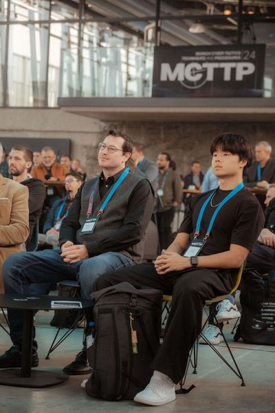 Gespanntes Auditorium: Die Talks, aufgeteilt in Offensive & Corporate Defense Track, waren alle gut besucht und begeisterten die Zuhörer mit den dargestellten Themen.  (Bild: Vogel IT-Akademie)