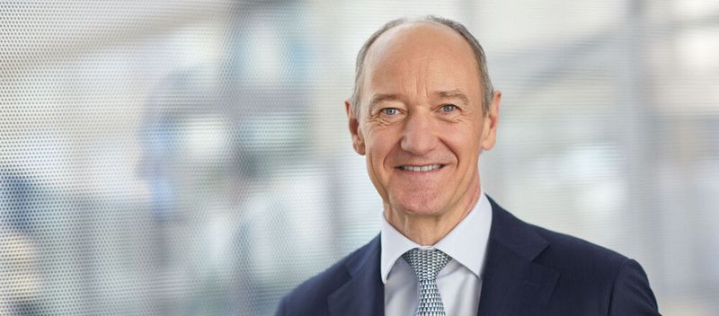 CEO Roland Busch: „Indem wir den einzigartigen Datenschatz unserer Unternehmen für generative KI-Modelle verfügbar machen, können wir völlig neue Stufen der Produktivität erreichen.“(Bild:  Enno Kapitza)