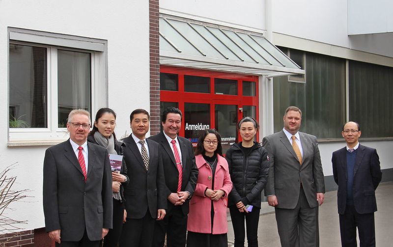... sowie Sales Director Volker Budzinski (Mitte) und Udo Schneider (ganz links), zuständig für den internationalen Vertrieb. (Hamuel Reichenbacher)