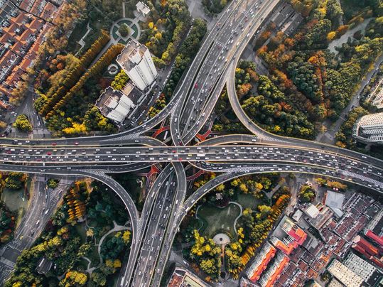 Automobilfirmen müssen sich an neue Bedingungen anpassen und ihr Kerngeschäft als Fahrzeughersteller um ein reichhaltiges Angebot an Mobilitätsservices erweitern. Automobilfirmen müssen sich an neue Bedingungen anpassen und ihr Kerngeschäft als Fahrzeughersteller um ein reichhaltiges Angebot an Mobilitätsservices erweitern.