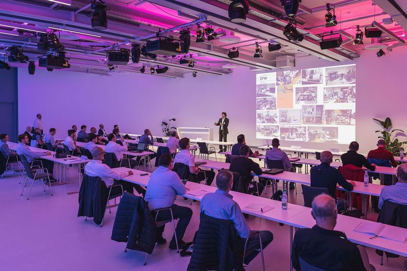 Unter dem Motto „Power of Electronics” versammelten wir am 18. und 19. Oktober 2022 sechs Elektronikkonferenzen in Würzburg: Entwicklerforum Leistungselektronik, DC/DC-Wandler-Tag, Schaltnetzteiletag, Batteriepraxis Forum, Praxisforum Elektrische Antriebstechnik und Cooling Days. Auch 2023 findet Power of Electronic statt. Merken Sie sich bereits jetzt den Termin vor: 17. bis 18. Oktober 2023.  (Bild: Stefan Bausewein )