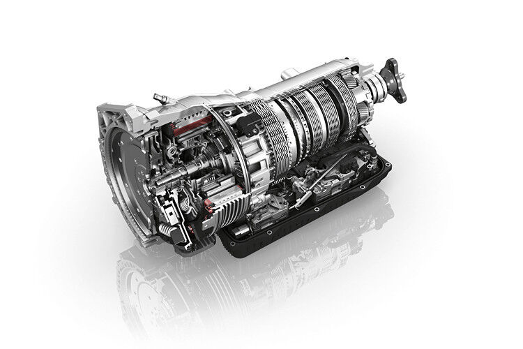 Das 8-Gang-Vollhybridgetriebe von ZF wird seit 2011 bei Audi und BMW verbaut. Der Drehmomentwandler wird durch eine elektrische Maschine ersetzt, die mit einer Trennkupplung vom Verbrennungsmotor abgekoppelt werden kann, um den Antrieb allein zu übernehmen. (Foto: ZF)